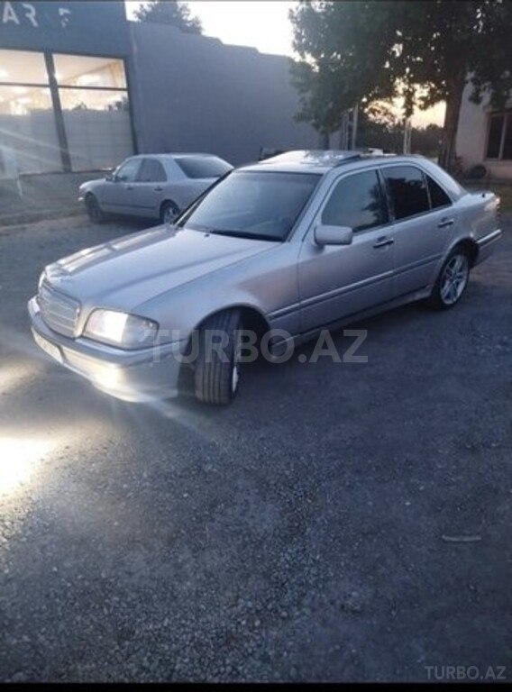 Mercedes C 200