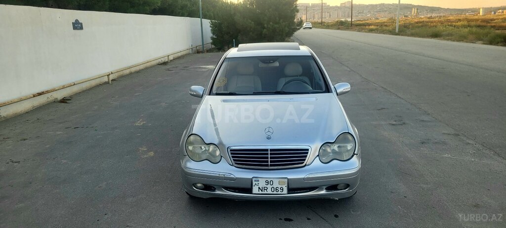 Mercedes C 240, 2.6 L, 2003 il, 220 000 km