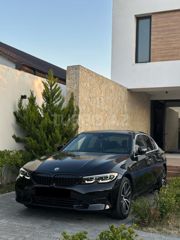 BMW 330, 2.0 L, 2019 il, 138 000 km