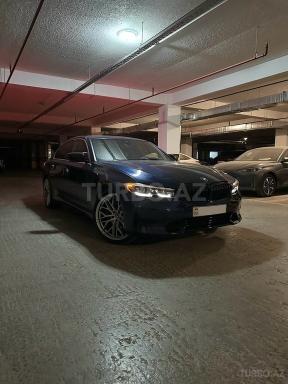 BMW 330, 2.0 L, 2020 il, 83 000 km