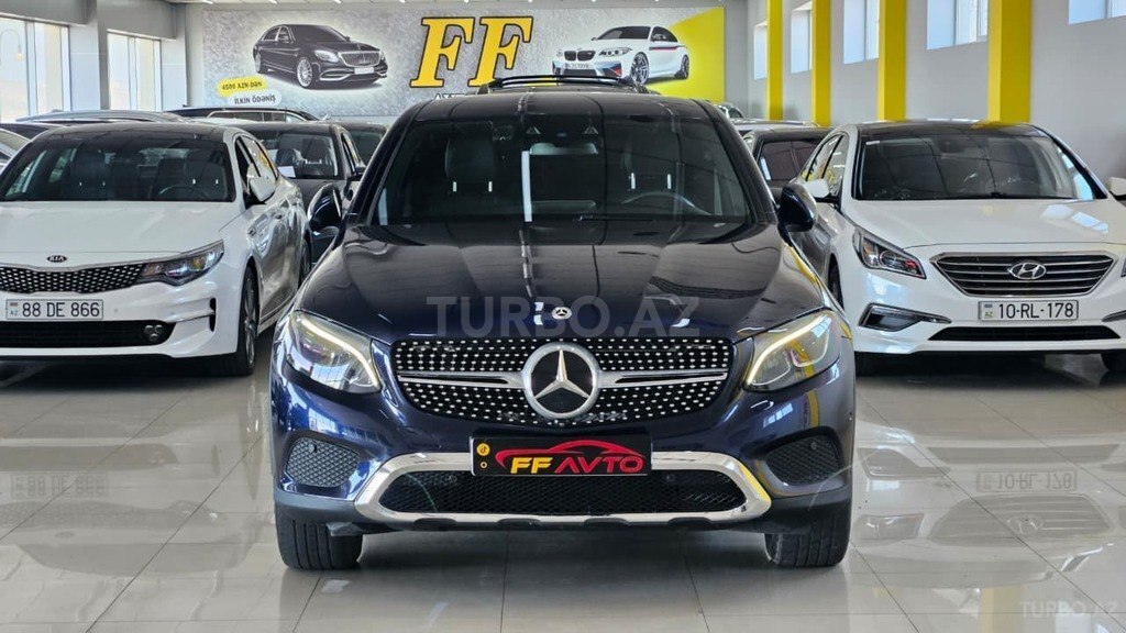 Mercedes GLC 300 4MATIC, 2.0 L, 2019 il, 77 000 km