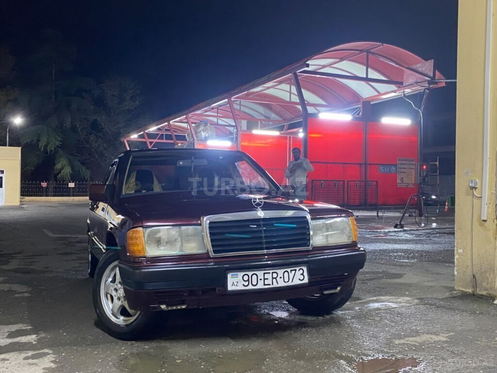 Mercedes 190, 2.0 L, 1990 il, 443 589 km