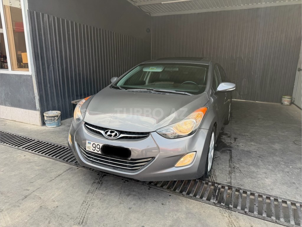 Hyundai Elantra, 1.8 L, 2013 il, 214 043 km