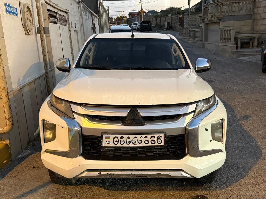 Mitsubishi L200, 2.4 L, 2023 il, 220 000 km