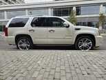 Cadillac Escalade-8