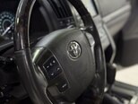 Toyota Land Cruiser-13