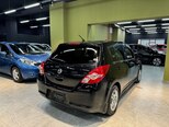 Nissan Tiida-12