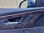 Audi Q8-11