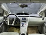 Toyota Prius-12