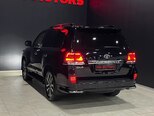 Toyota Land Cruiser-7