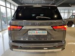 Toyota Sequoia-2