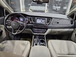 Kia Carnival-13