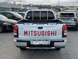 Mitsubishi L200-8