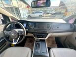 Kia Carnival-8