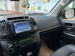 Toyota Land Cruiser-7