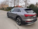 Audi e-tron-13