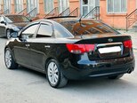 Kia Cerato-10