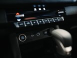 Mitsubishi L200-10