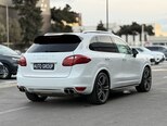 Porsche Cayenne Turbo-10