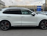 Porsche Cayenne Turbo-11