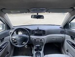 Hyundai Accent-12