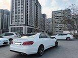 Mercedes E 220 d-3