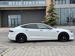 Tesla Model S-12