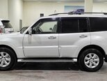 Mitsubishi Pajero-12
