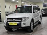 Mitsubishi Pajero-4
