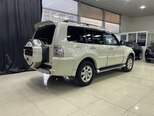 Mitsubishi Pajero-10