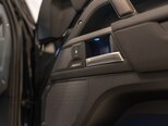 Land Rover Defender-10