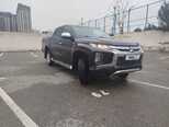 Mitsubishi L200-1