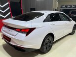 Hyundai Elantra-11