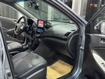 Hyundai Accent-11