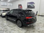 Audi Q7-5