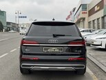Audi Q7-8