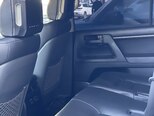 Toyota Land Cruiser-7