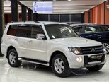 Mitsubishi Pajero-4