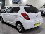 Hyundai i20-12