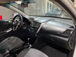 Hyundai Accent-12