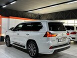 Lexus LX 450d-8