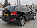Kia Sorento-12