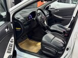 Hyundai Accent-11