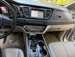 Kia Carnival-13