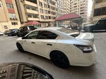 Nissan Maxima-5