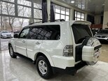 Mitsubishi Pajero-4