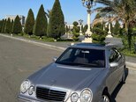 Mercedes E 220 d-3