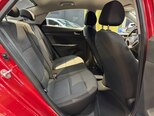 Hyundai Accent-12