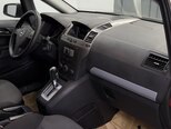 Opel Zafira-9