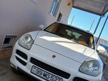Porsche Cayenne-1